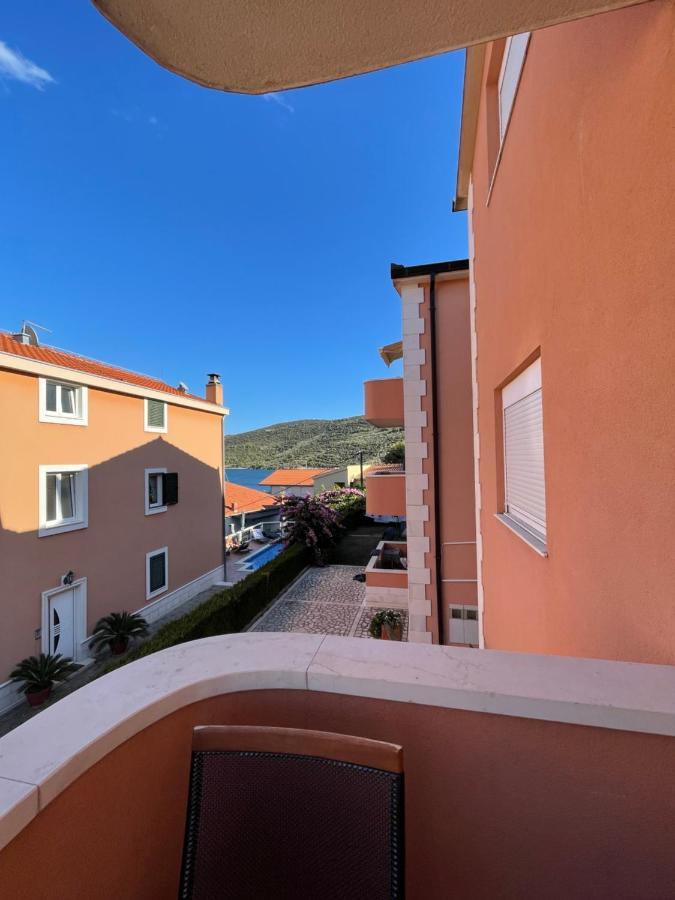 Apartman Jukic Hotel Marina Exterior foto
