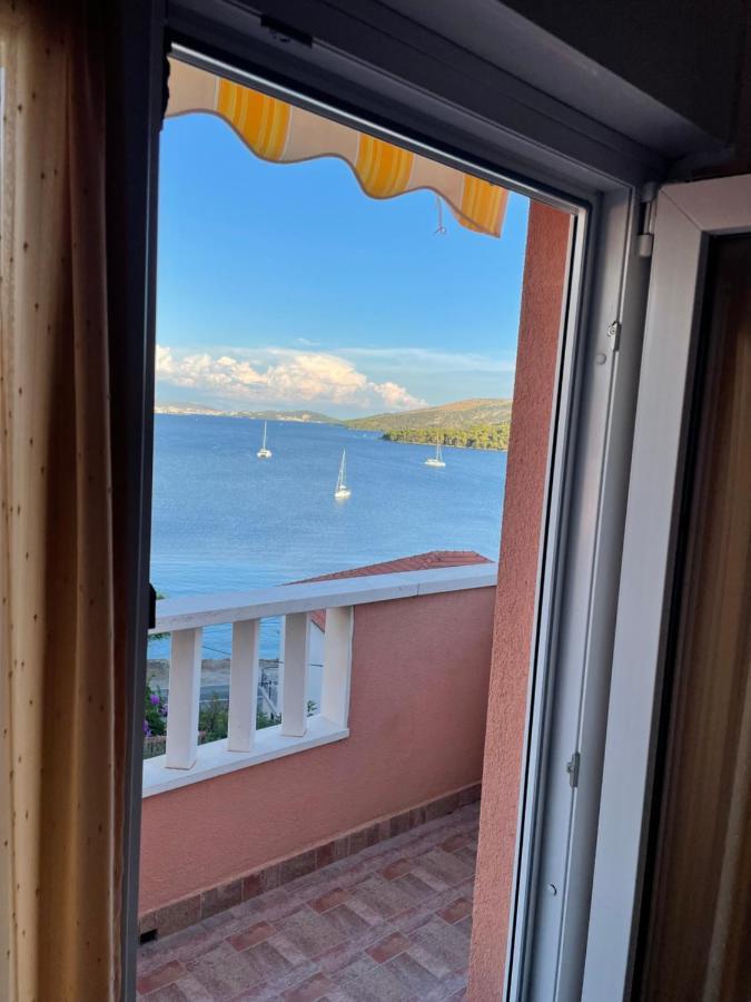 Apartman Jukic Hotel Marina Exterior foto